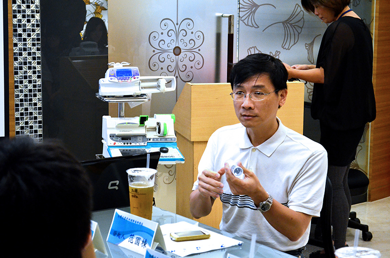 唯美大師林元凱院長專程蒞臨高雄牙醫北區校友會第26屆會員大會暨學術演講 帶來了 前牙美學的新境界 雷射在笑容整形之應用 創新的手術輕鬆改善您的笑容 似真牙醫